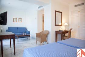 Отдельная комната сдается в аренду за 3 000 € в месяц в Rota, Avenida de la Diputación