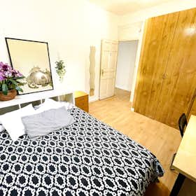 Private room for rent for €540 per month in Madrid, Calle de Toledo
