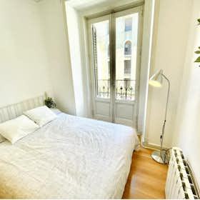 Private room for rent for €650 per month in Madrid, Calle de Toledo