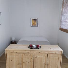 Apartment for rent for €980 per month in Saint-Gilles, Rue de Mérode