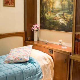 Private room for rent for €450 per month in Barcelona, Carrer de Calàbria