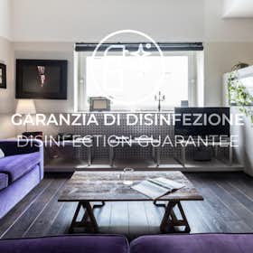 Apartment for rent for €3,131 per month in Milan, Via Montebello