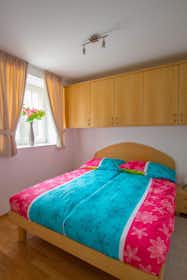 Apartment for rent for €1,700 per month in Ljubljana, Postojnska ulica
