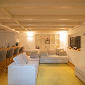Studio for rent for €2,250 per month in Milan, Via Mantova