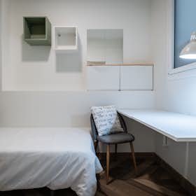 Private room for rent for €640 per month in Barcelona, Carrer del Rosselló