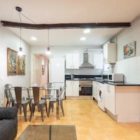 Apartment for rent for €3,500 per month in Barcelona, Travessera de Gràcia