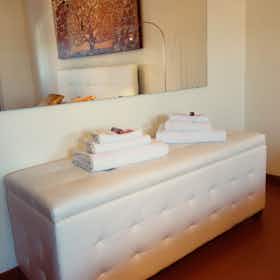 Appartamento in affitto a 1.900 € al mese a Verona, Via Crotone