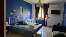 Appartement te huur voor € 3.900 per maand in Pompei, Via Colle San Bartolomeo