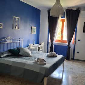 Appartement te huur voor € 3.900 per maand in Pompei, Via Colle San Bartolomeo