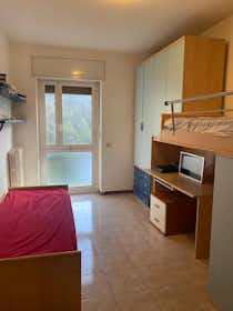 Pokój prywatny do wynajęcia za 500 € miesięcznie w mieście Milan, Via Monte Popera