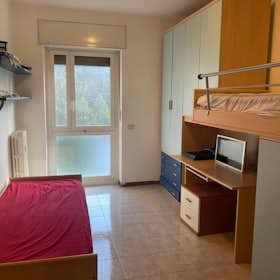 Cameră privată de închiriat pentru 500 EUR pe lună în Milan, Via Monte Popera