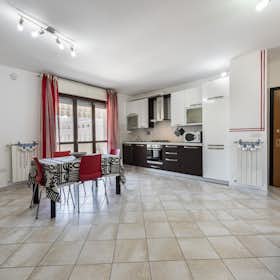 Apartment for rent for €1,800 per month in Florence, Via Vittorio Gui