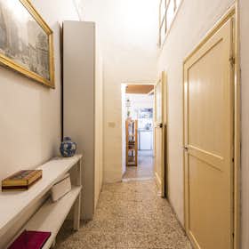 Apartment for rent for €1,200 per month in Florence, Via Santa Maria
