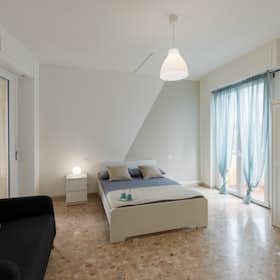 Private room for rent for €760 per month in Florence, Via Francesco Baracca