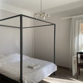 Private room for rent for €380 per month in Athens, Dompoli