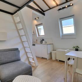 Apartment for rent for €1,696 per month in Paris, Rue du Printemps