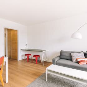 Apartment for rent for €2,340 per month in Paris, Rue Nationale