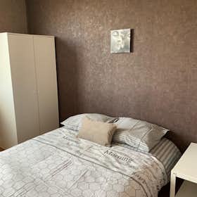 Private room for rent for €549 per month in Bron, Rue Édouard Branly