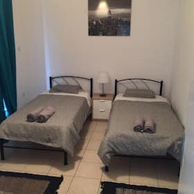 Apartment for rent for €550 per month in Athens, Ioulianou