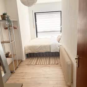 Apartment for rent for €1,400 per month in Duisburg, Kammerstraße