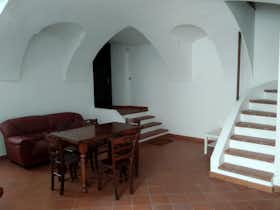 私人房间 正在以 €440 的月租出租，其位于 Bra, Via Monte di Pietà