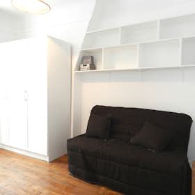 Studio for rent for €1,512 per month in Paris, Rue des Tournelles