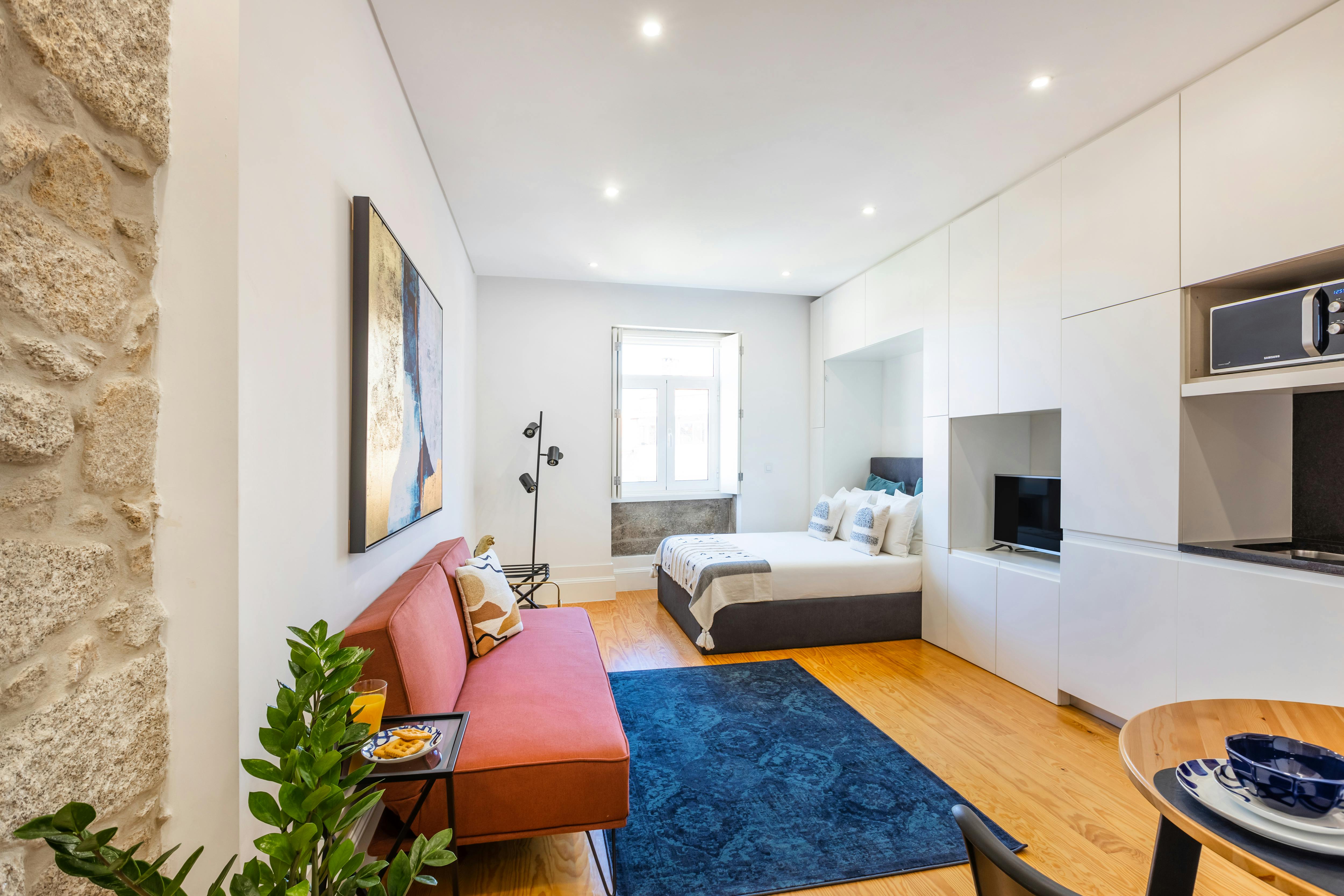 Studio for rent for €3,630 per month in Porto, Rua de Santo Ildefonso