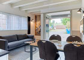 Apartment for rent for €1,550 per month in Vlaardingen, Baanstraat