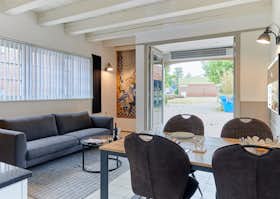 公寓 正在以 €1,550 的月租出租，其位于 Vlaardingen, Baanstraat
