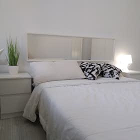 Private room for rent for €430 per month in Mislata, Avenida de Valencia