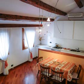 Wohnung zu mieten für 1.350 € pro Monat in Venice, Calle del Pestrin