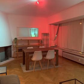 Apartment for rent for €1,150 per month in Ixelles, Avenue Molière