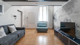 Apartment for rent for €2,790 per month in Milan, Via Paolo Frisi