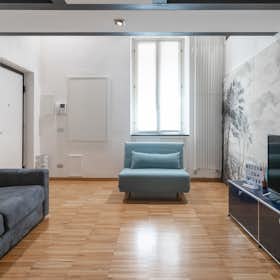 Apartment for rent for €2,700 per month in Milan, Via Paolo Frisi