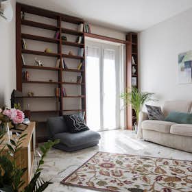 Apartment for rent for €2,170 per month in Milan, Via Sirte