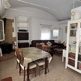 Casa for rent for € 400 per month in Huétor Vega, Avenida del Sol