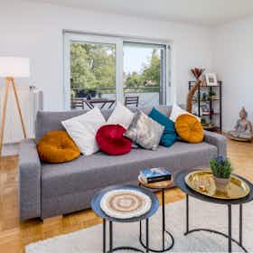 Appartement te huur voor € 1.900 per maand in Freilassing, Schulstraße