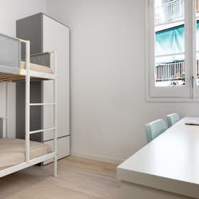 Shared room for rent for €650 per month in Barcelona, Carrer de Bassegoda