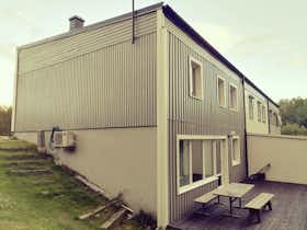 Casa para alugar por SEK 30.231 por mês em Rönninge, Orrstigen