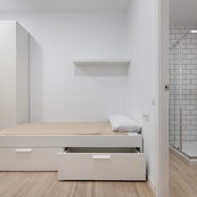 Private room for rent for €850 per month in Barcelona, Carrer de Bassegoda