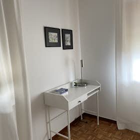 Apartment for rent for €1,200 per month in Chaves, Rua Artur Maria Afonso
