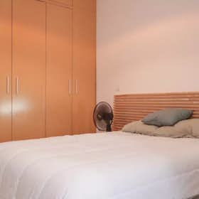 Private room for rent for €645 per month in Madrid, Calle de Toledo
