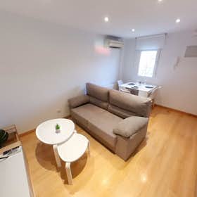 Apartment for rent for €1,360 per month in Madrid, Calle de la Ribera de Curtidores