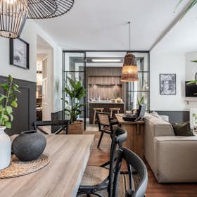 Apartment for rent for €3,897 per month in Madrid, Calle de Santa Engracia