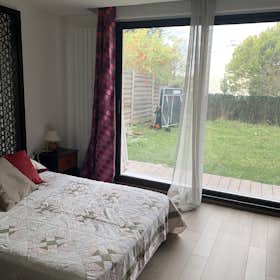 Private room for rent for €800 per month in L'Haÿ-les-Roses, Rue de la Vallée-aux-Renards