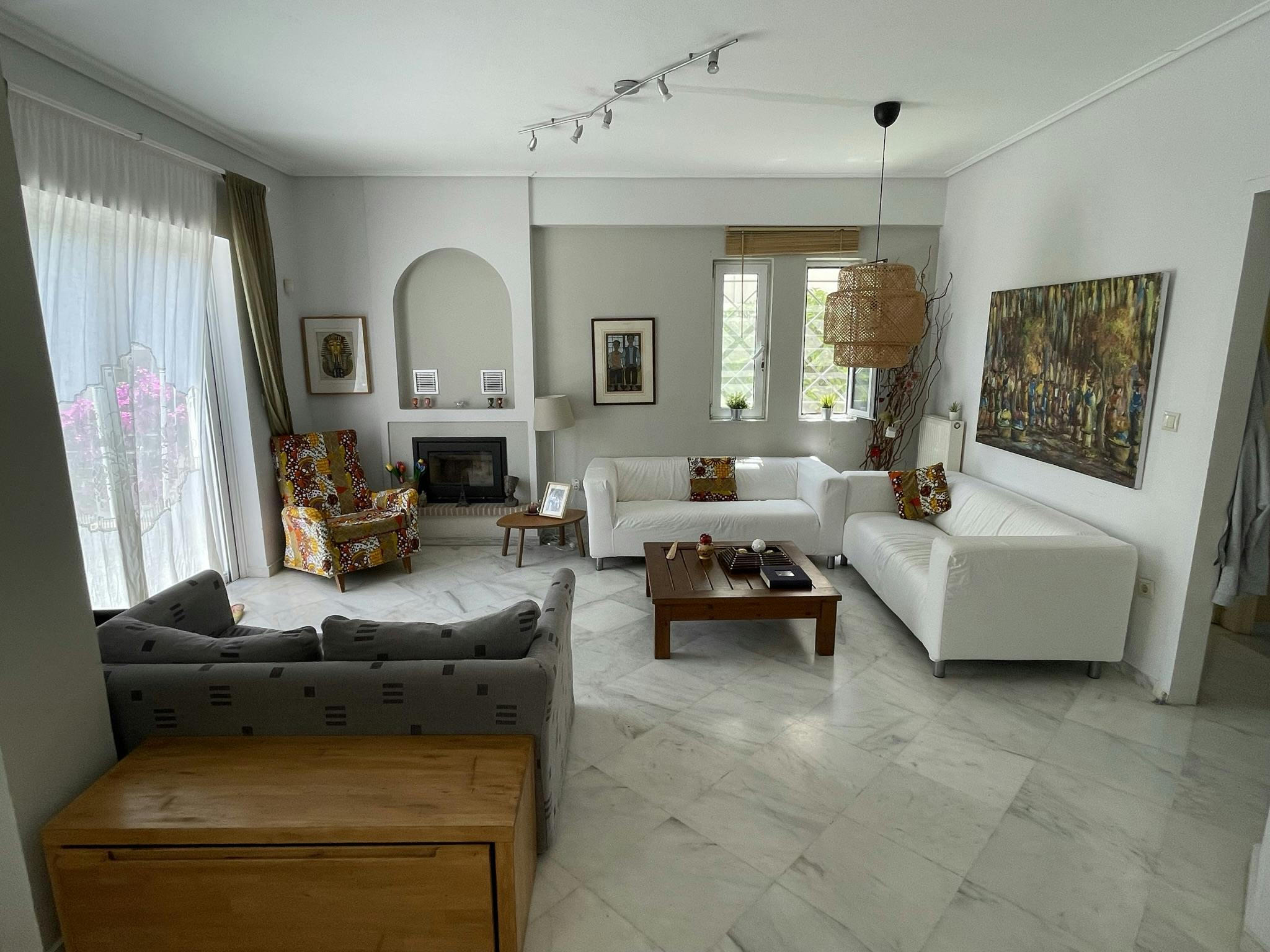 房源 正在以 €1,790 的月租出租，其位于 Kalývia Thorikoú, Agiou Konstantinou