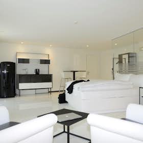 Apartment for rent for CHF 2,500 per month in Regensdorf, Feldstrasse