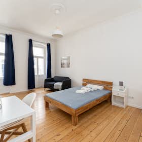 Wohnung zu mieten für 1.399 € pro Monat in Berlin, Wisbyer Straße
