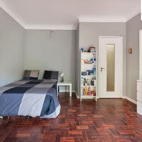 Private room for rent for €650 per month in Lisbon, Avenida Elias Garcia