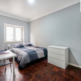 Private room for rent for €700 per month in Lisbon, Avenida Elias Garcia